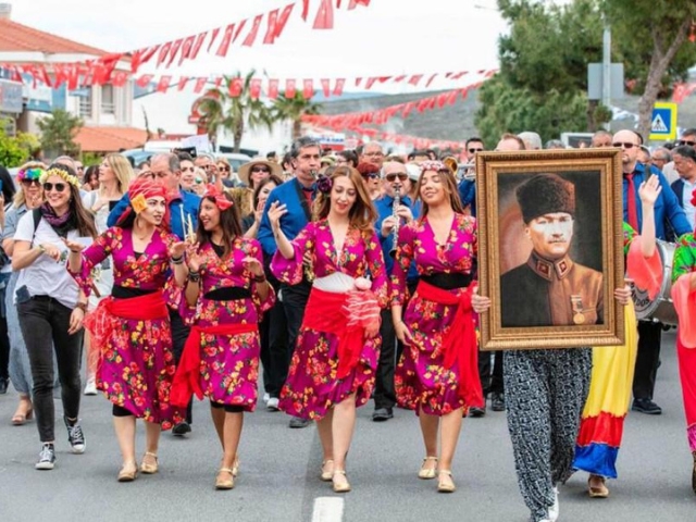 Alaçatı Ot Festivali ve Çeşme Turu